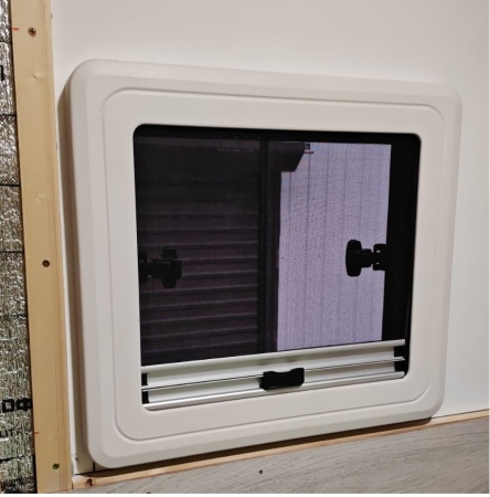 Окно сдвижное Mobile Comfort W5045SR 500x450 мм, штора рулонная, антимоскитка